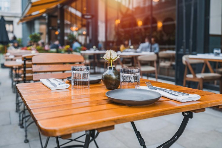 Five Ways to Give Your Restaurant a Summer Refresh